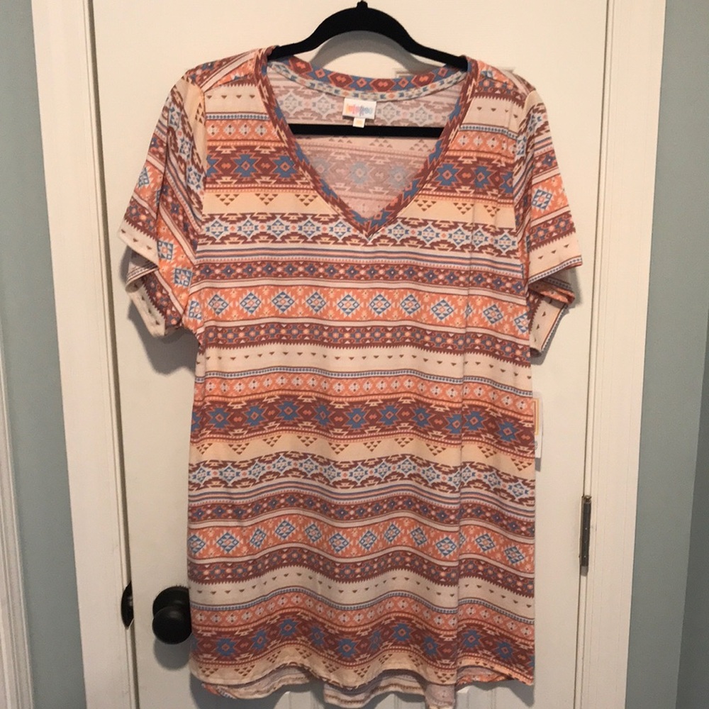 NWT Lularoe Christy T shirt